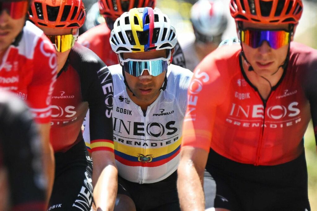 Jhonatan Narváez (centro) en la Vuelta a España.