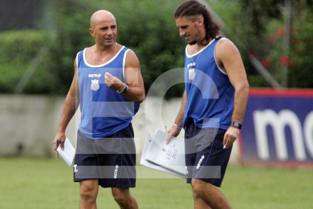 Jorge Sampaoli y Sebastián Beccacece (izq.) en su etapa en Emelec en Ecuador.