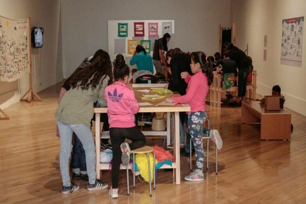 Descubre el taller de ilustración de plantas en el jardín Asilvestrado del Museo de la Ciudad. Foto: Cortesía Fundación Museos de la Ciudad.