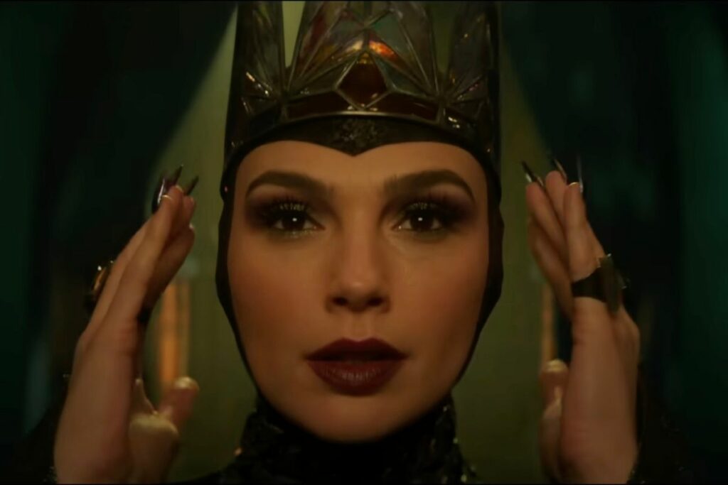 Gal Gadot como la Reina Malvada. Foto: Screenshot del tráiler de 'Blancanieves'.
