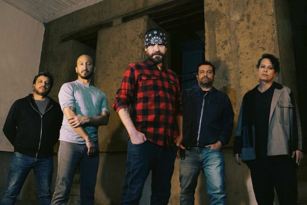 Los Zuchos del Vado, banda ecuatoriana formada en 2002, fusiona rock y ritmos tropicales. Foto: @loszuchosdelvado.