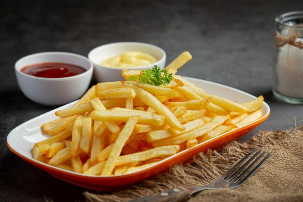 El chef Gabriel Díaz destaca que el secreto de unas papas fritas perfectas. Foto: Freepik.