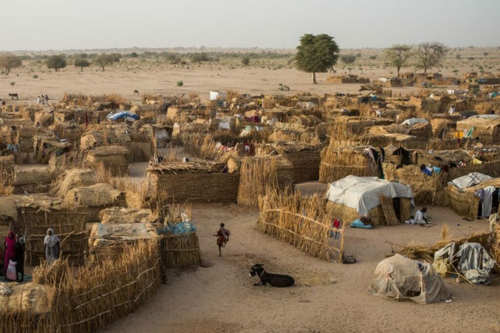 El campo de tránsito de Ambelia, en Chad, se estableció para acoger temporalmente a refugiados sudaneses, incluidos heridos de guerra.