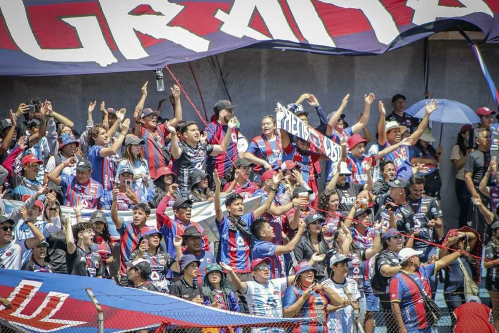 Hinchas del Deportivo Quito en la Segunda Categoría de Pichincha en el 2024.