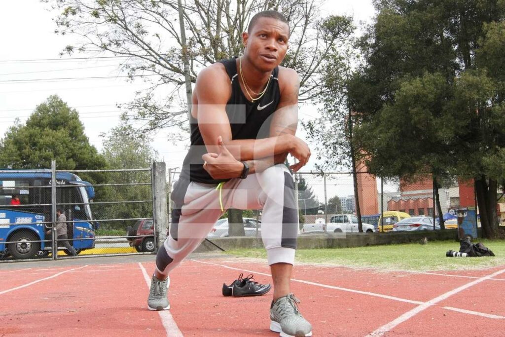 Álex Quiñónez fue un atleta ecuatoriano que corrió en una final olímpica contra Usain Bolt y logró una medalla de bronce en el Campeonato Mundial del 2019.