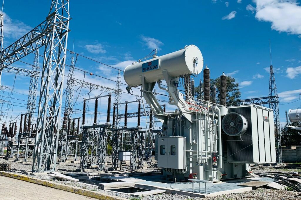 Personal de la EEQ instaló un transformador de potencia de 40 MVA en la Subestación Tababela