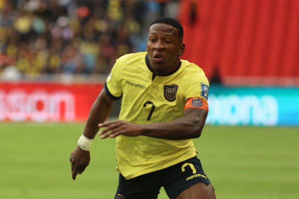 Pervis Estupiñán, jugador de la Selección de Ecuador que visitará a Uruguay en las eliminatorias sudamericanas.