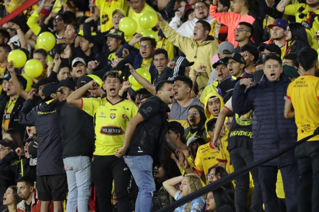 Foto de hinchas de Barcelona SC en un partido de la Liga Pro.