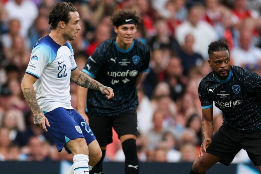 Liam Payne (+) en el evento benéfico de Soccer Aid en Inglaterra.