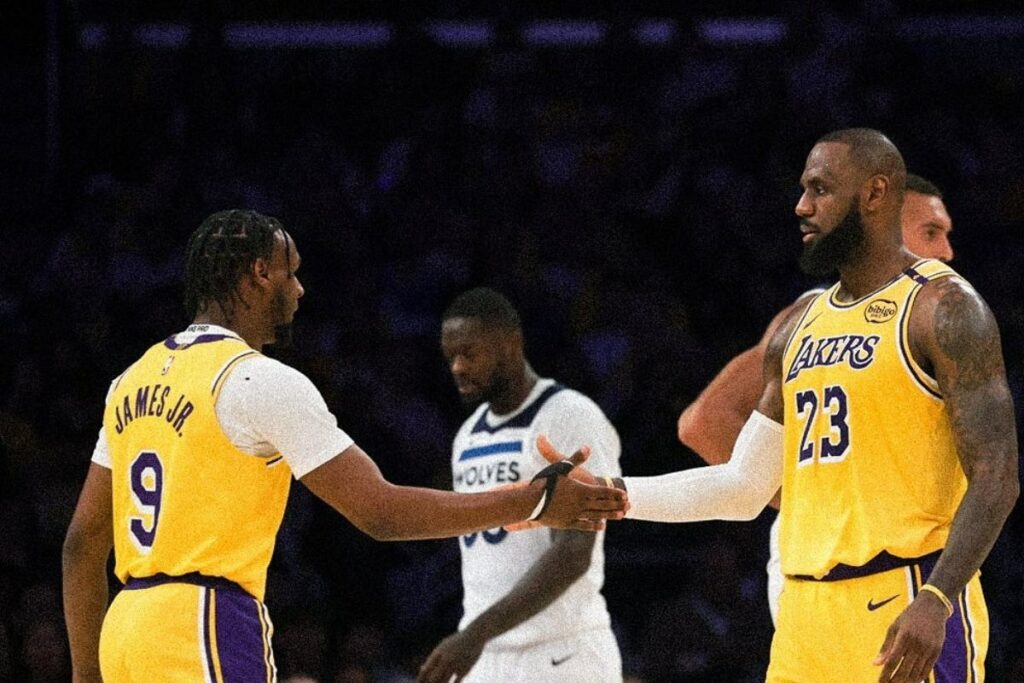 Lebron James y Bronny James, padre e hijo, hicieron historia al jugar juntos en la NBA.