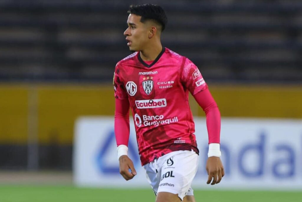 Kendry Páez en un partido con Independiente del Valle en la Liga Pro 2024.