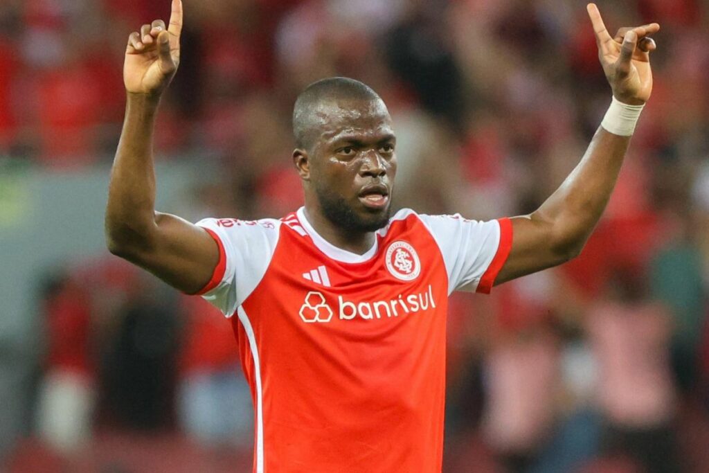 Enner Valencia celebrando un gol con el Internacional de Porto Alegre.