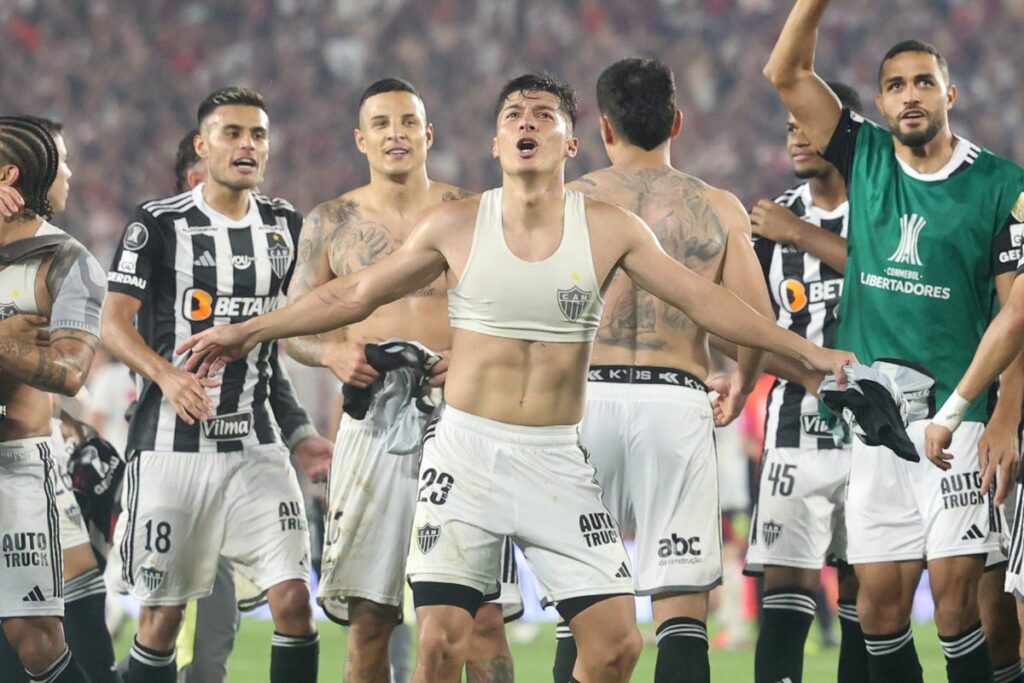 Alan Franco celebrando junto con sus compañeros del Atlérico Mineiro la clasificación a la final de la Copa Libertadores.