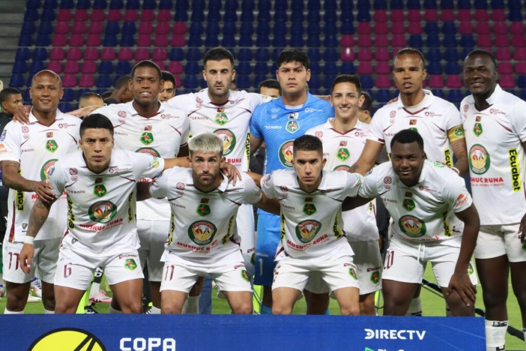 Jugadores del Mushuc Runa en un partido de la Copa Ecuador 2024.