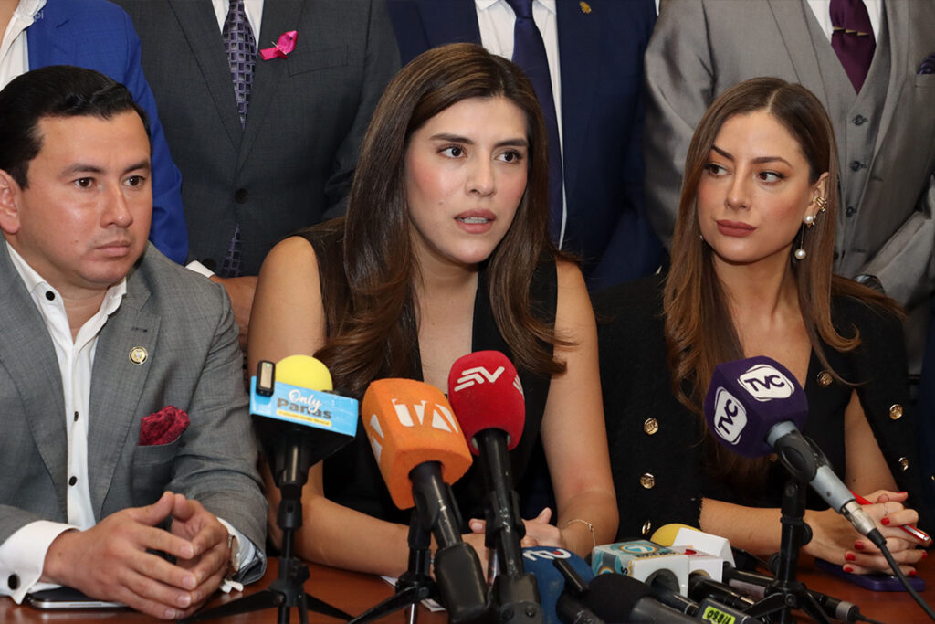 Valentina Centeno en una rueda de prensa para hablar sobre el juicio a Mónica Palencia.
