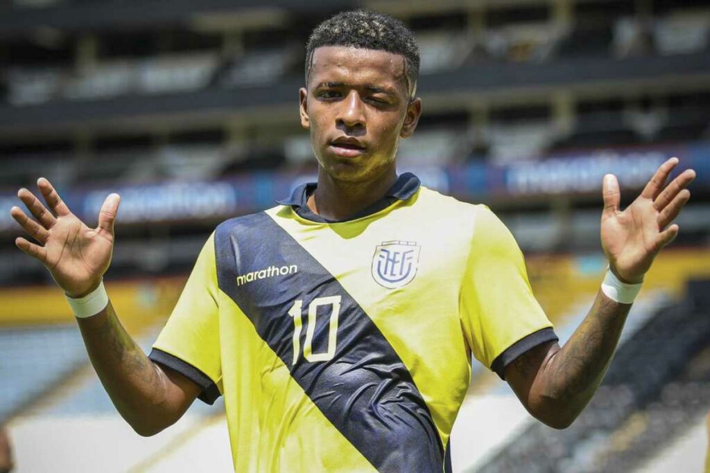Keny Arroyo con la Selección de Ecuador sub-20 en el 2024.