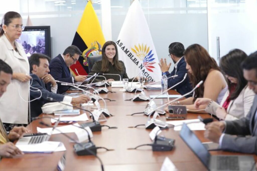 La Comisión de Desarrollo Económico aprobó el informe para segundo debate del proyecto urgente sobre energía por unanimidad.