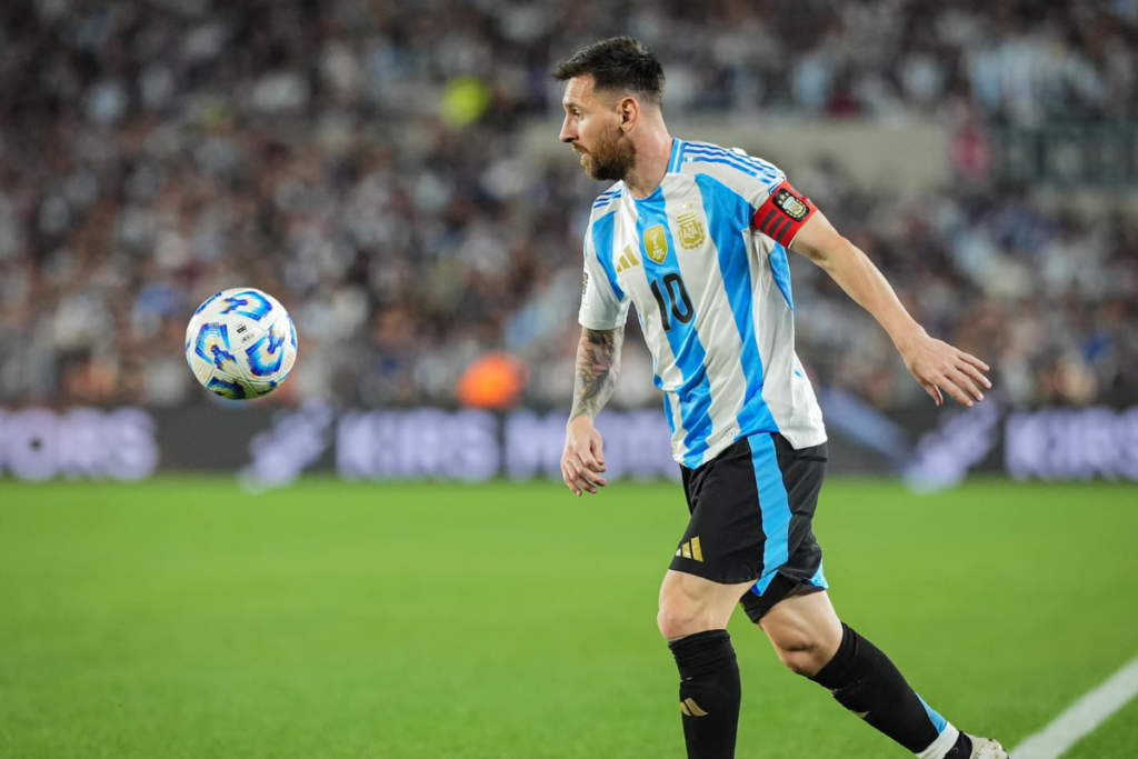 Lionel Messi con la Selección de Argentina en las eliminatorias al Mundial 2026.