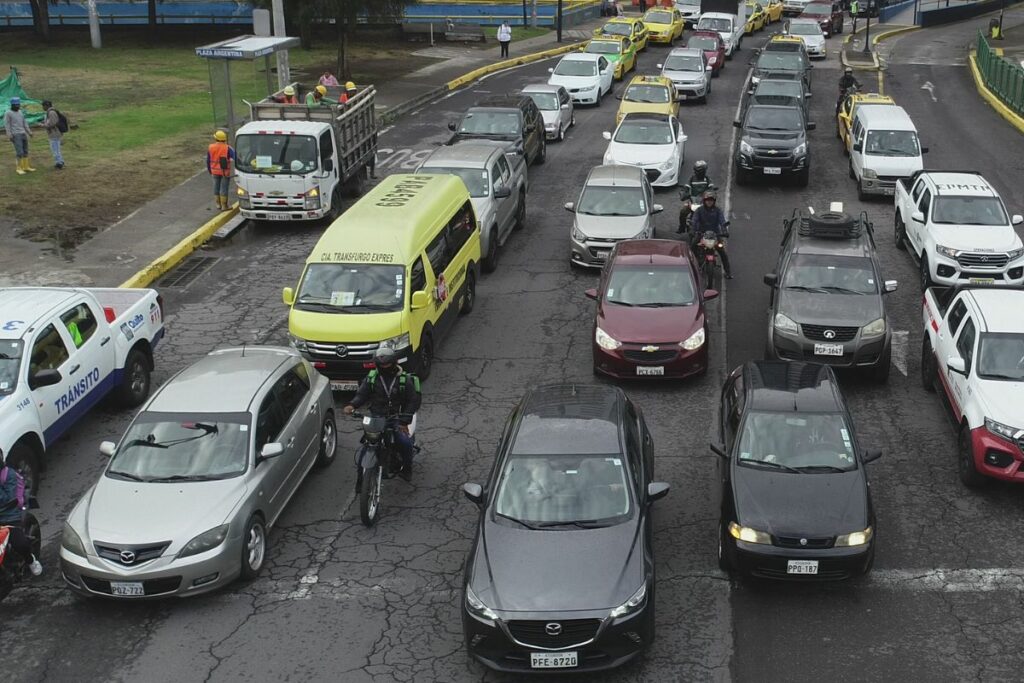 El Municipio de Quito estableció el Pico y placa como medida para controlar el tránsito.