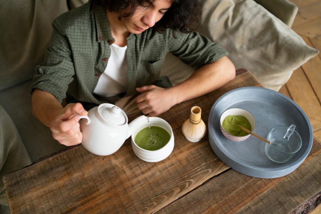 El té verde, valorado por su sabor y beneficios para la salud, puede fortalecer la salud emocional y cognitiva. Foto: Freepik.