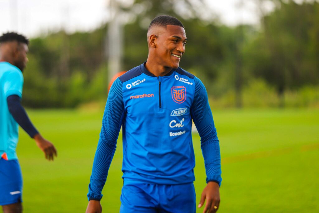 Carlos Gruezo durante un entrenamiento de la Selección de Ecuador.