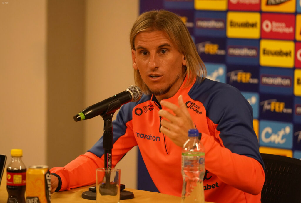 Sebastián Beccacece, DT de la Selección de Ecuador, en rueda de prensa antes de eliminatorias.