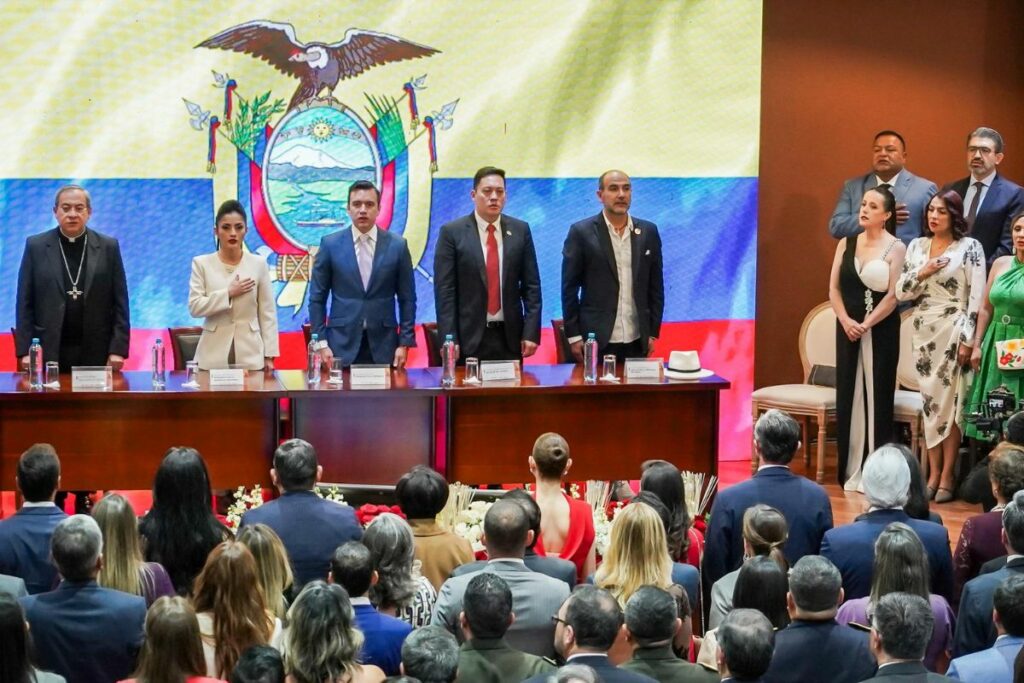 La sesión solemne por los 204 años de independencia de Cuenca empezó a las 11:00 en el Salón de la Cuidad. Cortesía