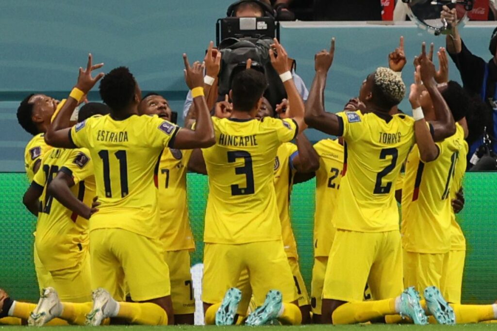 Jugadores de la Selección de Ecuador celebran un gol en el Mundial de Catar 2022.