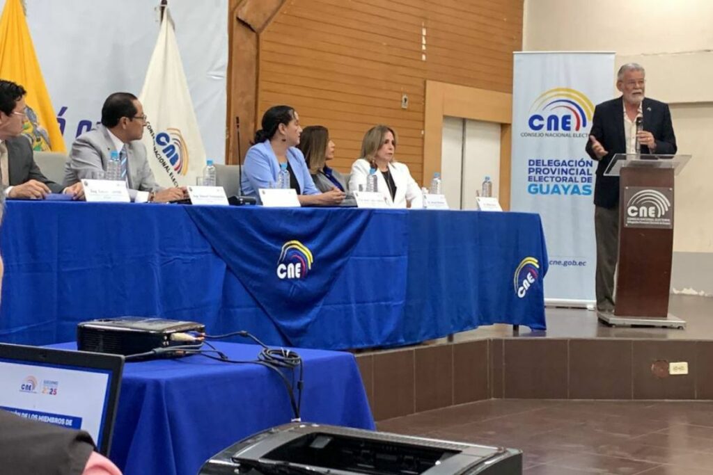 En la delegación provincial de Guayas, se llevó a cabo el sorteo de los miembros de las Juntas Receptoras del Voto.