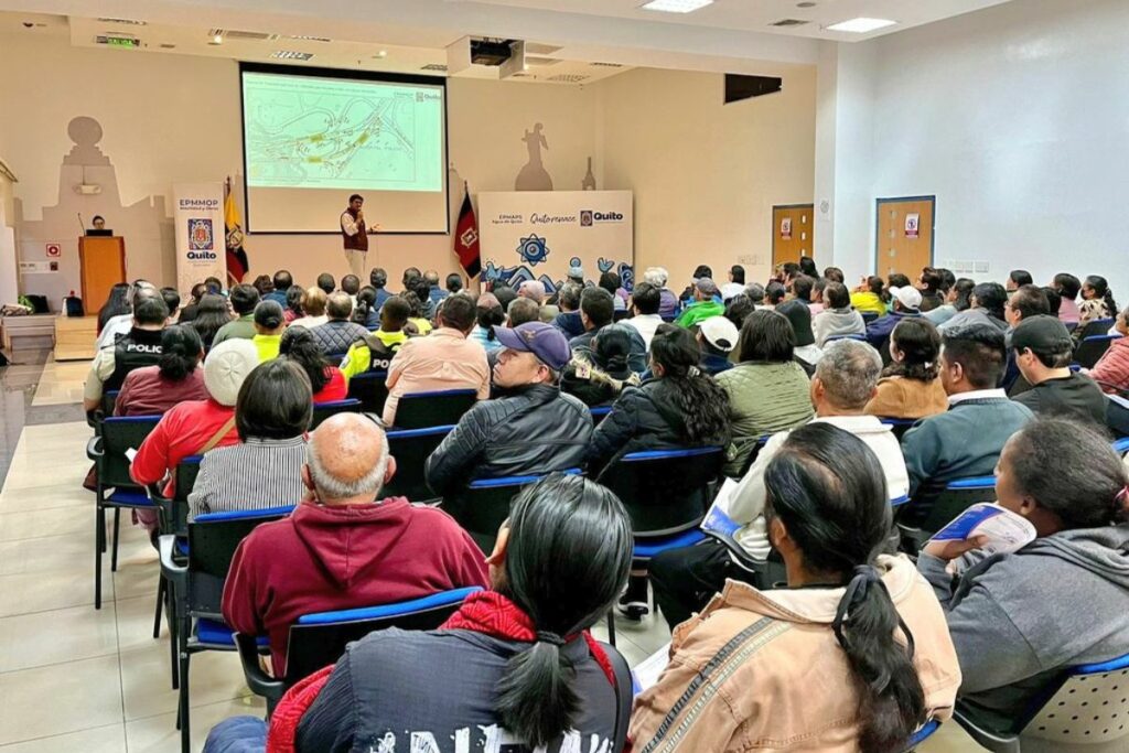 Ayer, 13 de noviembre, se realizó un encuentro de la Epmmop con vecinos del sector de la av. Mariscal Sucre y Mariana de Jesús.