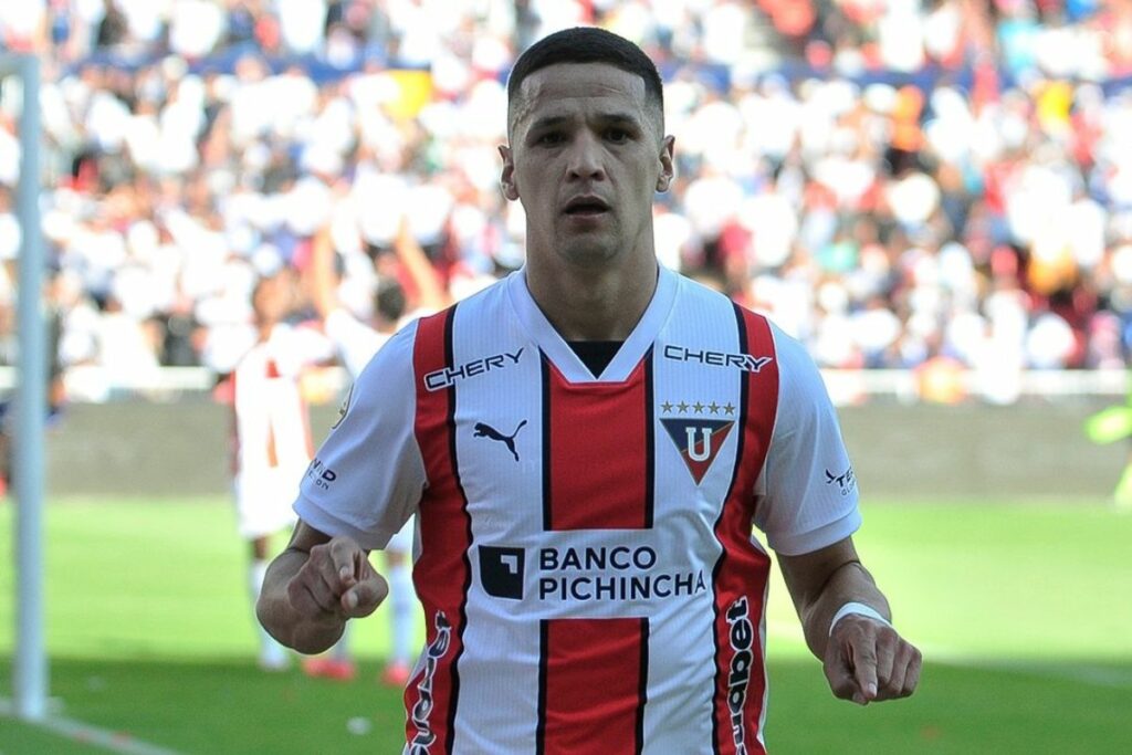 Alex Arce celebrando el gol que marcó con Liga de Quito a Independiente del Valle.