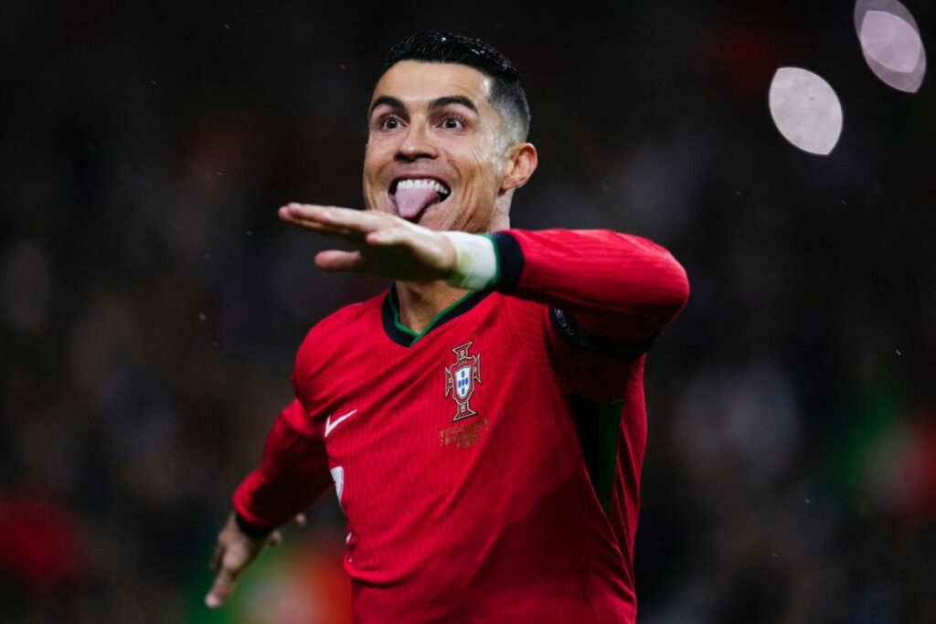 Cristiano Ronaldo celebra un gol de chilena con Portugal.