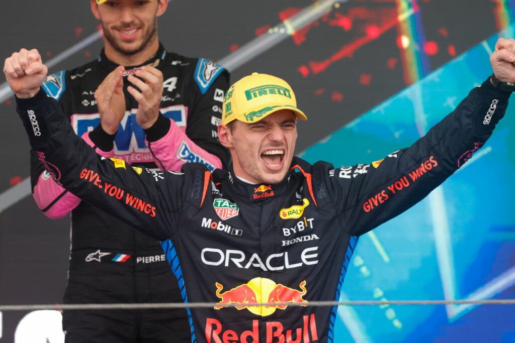 Max Verstappen celebra que ganó el Gran Premio de Sao Paulo de la Fórmula 1