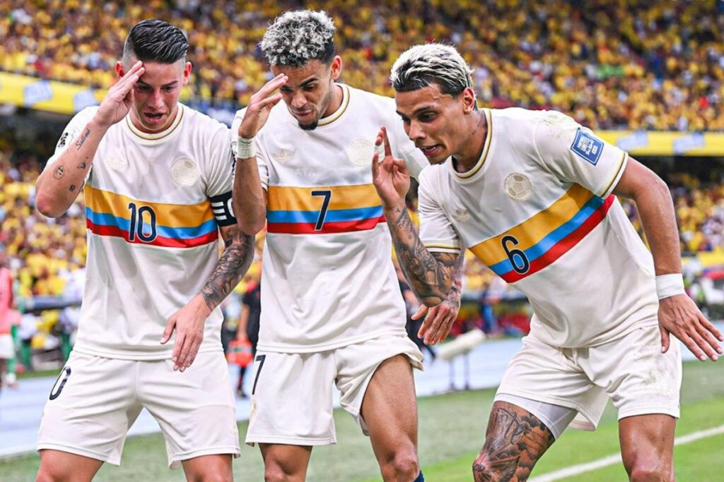 James Rodríguez, Luis Díaz y Richard Ríos, jugadores de la Selección de Colombia.