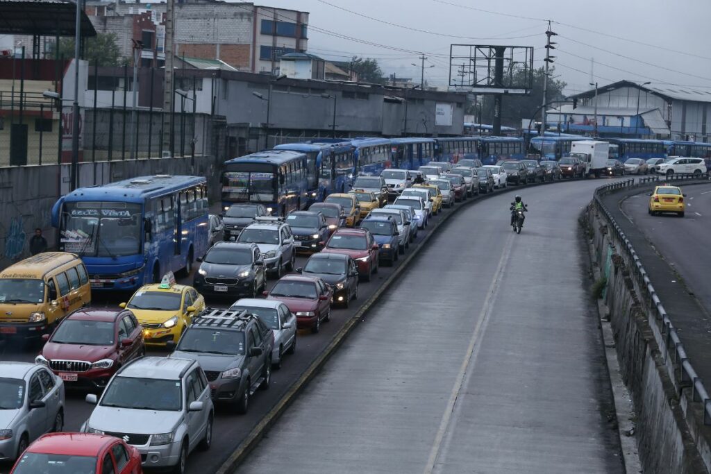 El Pico y placa se aplica en Quito como una medida para controlar el flujo vehicular.