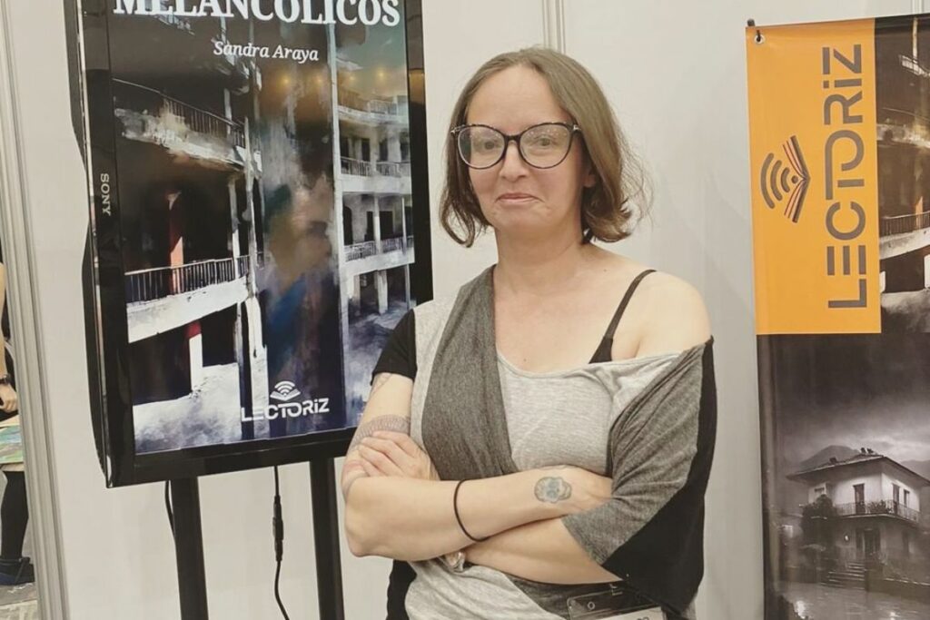 Sandra Araya explora migración, muerte y ritos funerarios. Foto: Instagram @sanrrangelica.