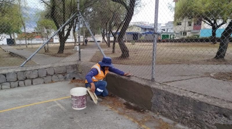 El parque Pío Alvarado, ubicado en La Kennedy, está siendo transformado gracias a un proyecto de rehabilitación. Foto: Municipio de Quito.