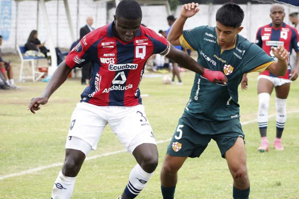Jugadores de Deportivo Quito y Toreros en Guayaquil en el Ascenso Nacional en el 2024.