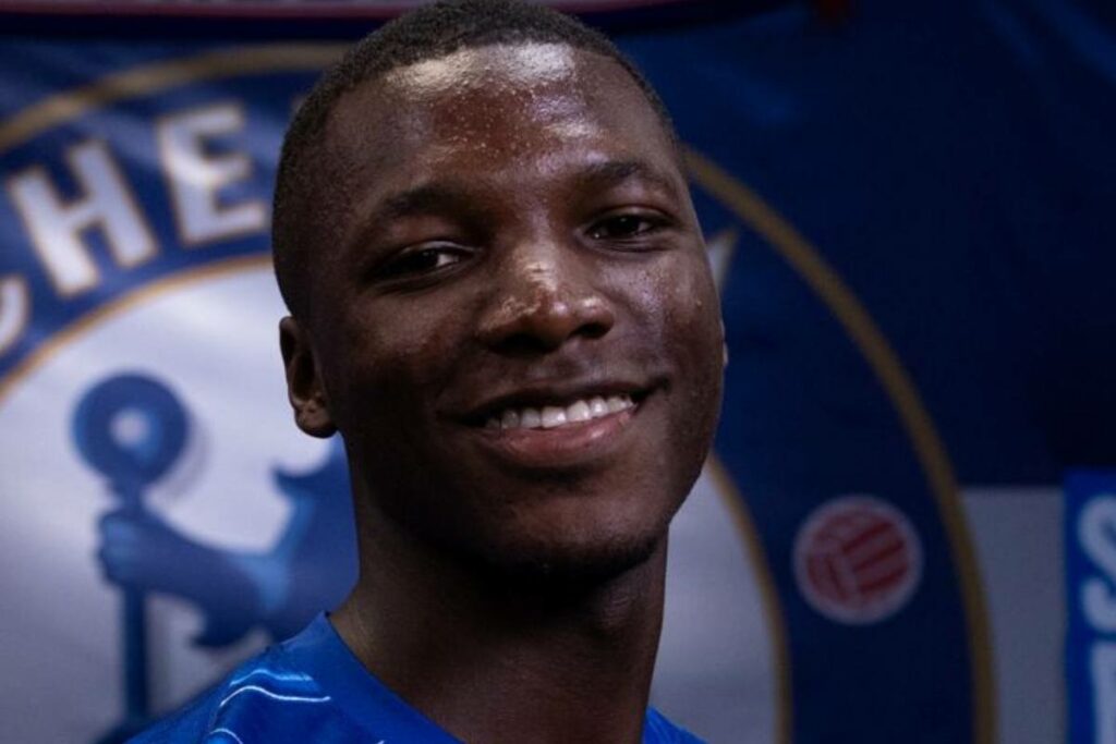 El ecuatoriano Moisés Caicedo fue titular en el Chelsea ante Leicester en la Premier League.