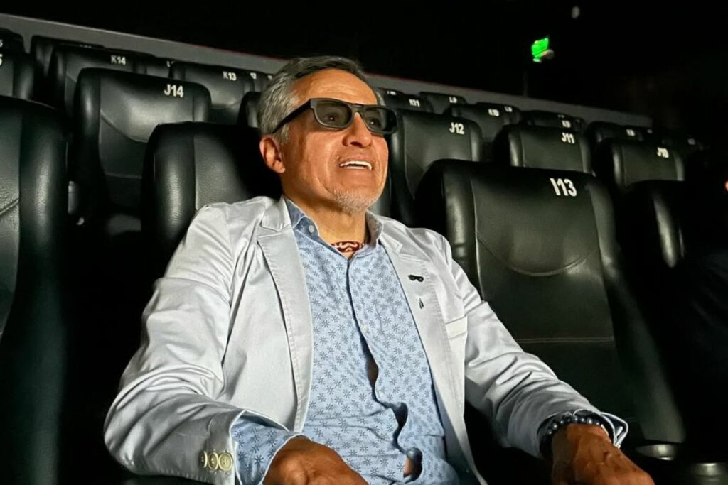 El montañista ecuatoriano Iván Vallejo es el protagonista del documental 'Al otro lado de la niebla'.