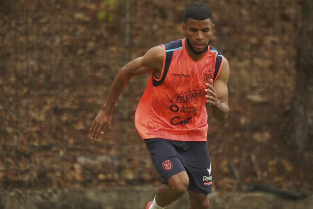 Pedro Vite, jugador de la Selección de Ecuador en noviembre de 2024.