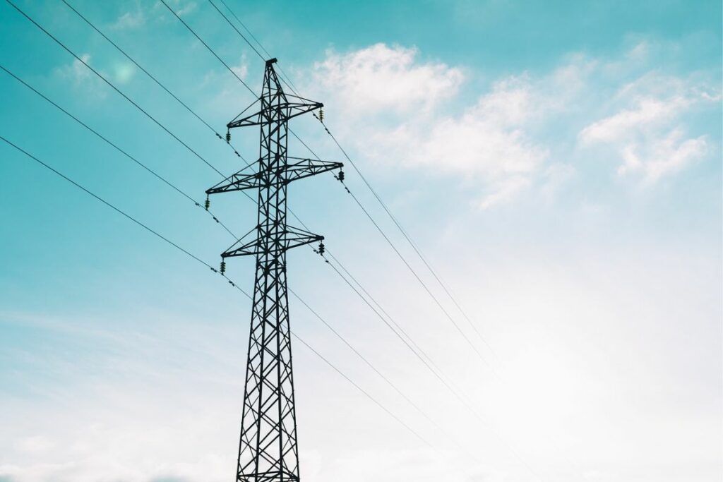 El Ministerio de Minas y Energía de Colombia tiene lista la resolución para que se reanude la venta de electricidad al Ecuador.