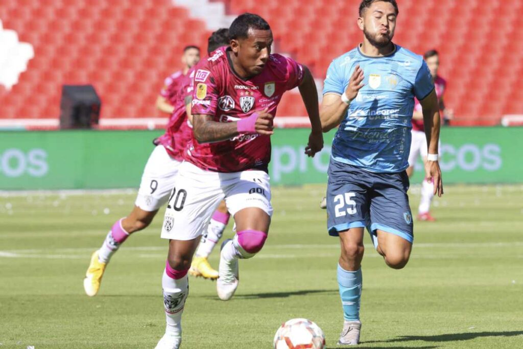 Bryan García (i) y Adrián Cela en la final de la Copa Ecuador 2024.