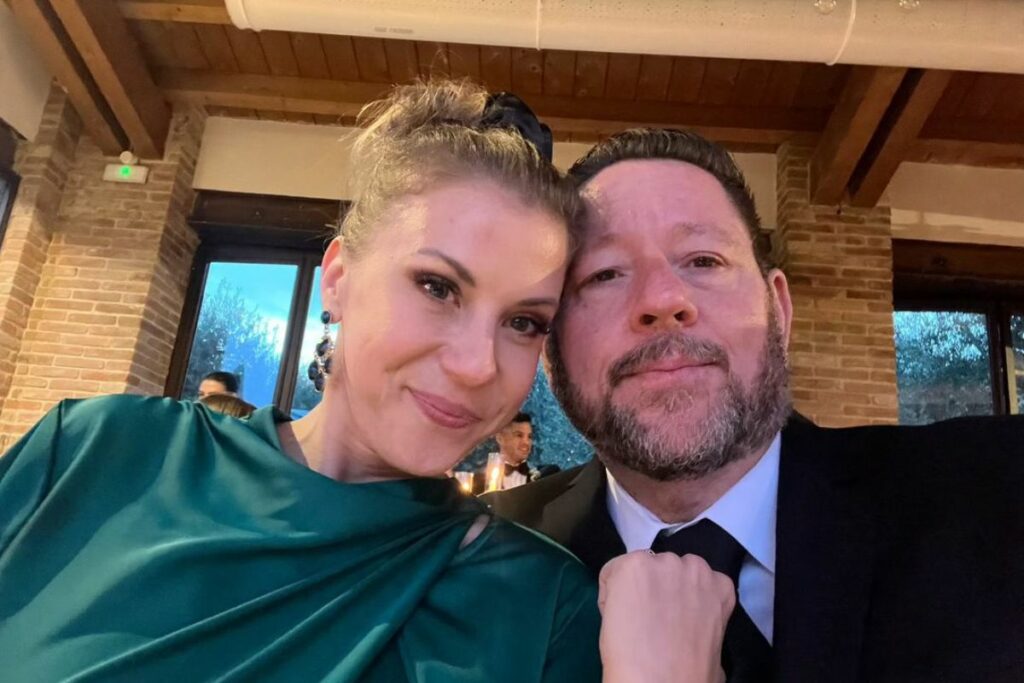 Está casada con  Mescal Wasilewski.