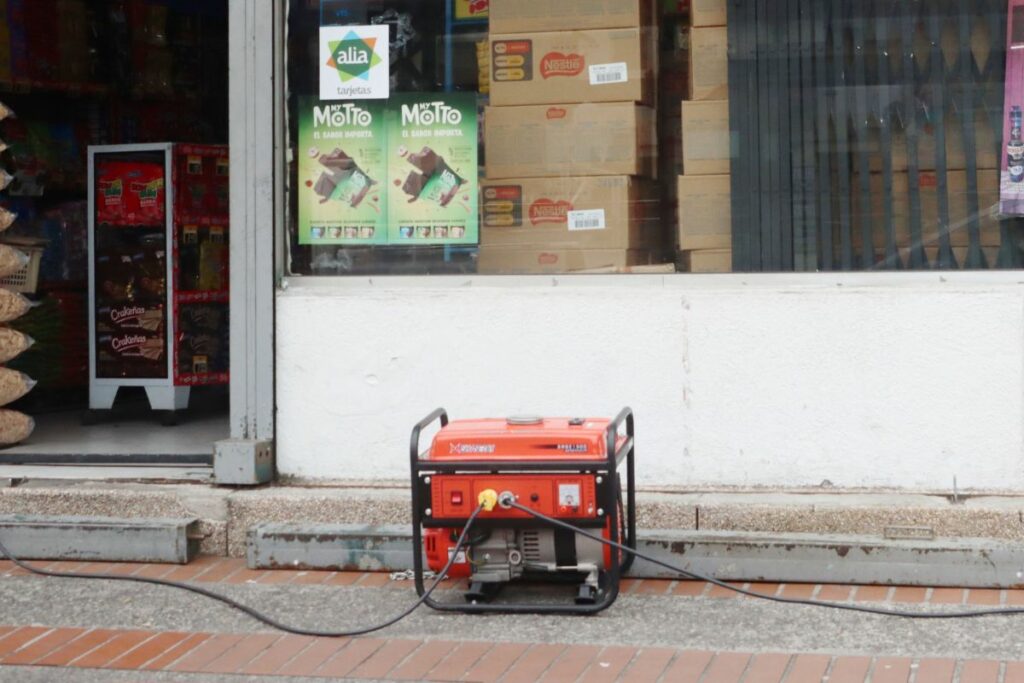 La crisis energética obliga a los negocios a adquirir generadores eléctricos.