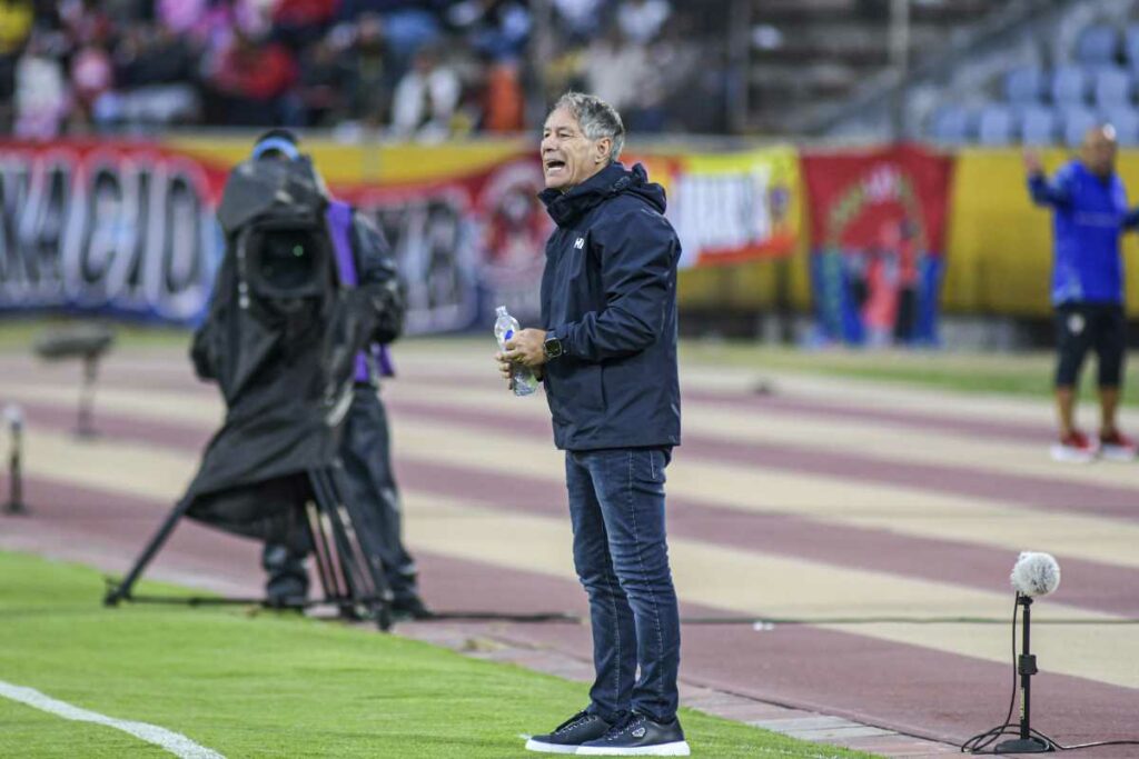 Ariel Holan en su etapa como entrenador como Barcelona SC en el 2024.