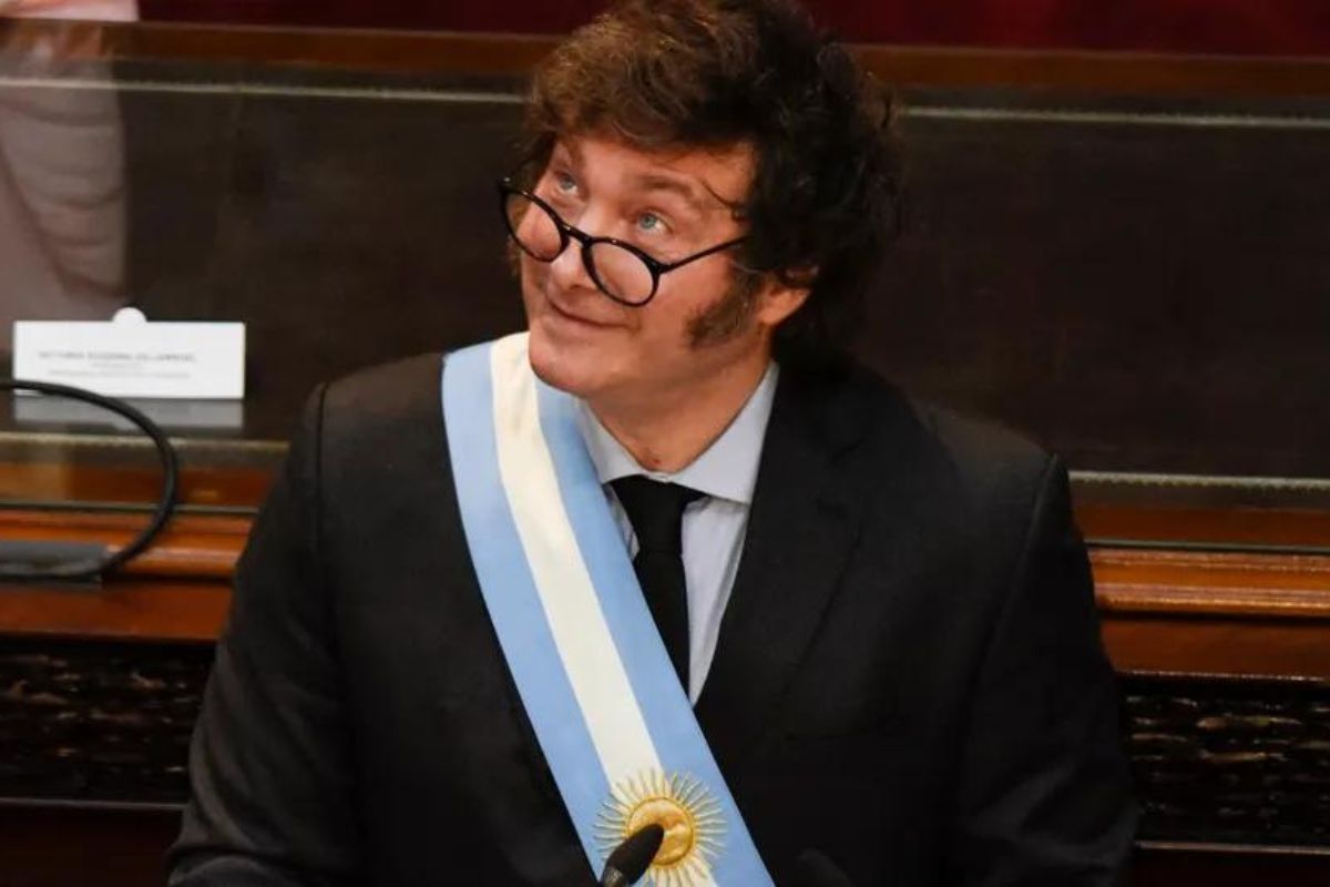 Milei comienza la privatización de principal operadora de carreteras de ...