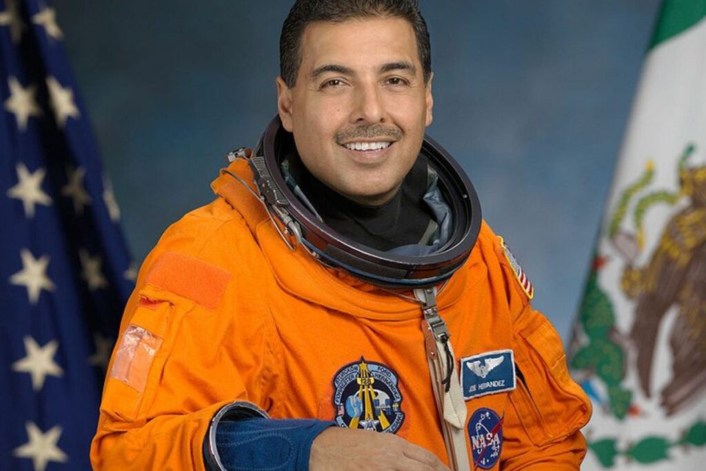 El astronauta estadounidense, de origen mexicano, José Moreno Hernández, promovió la Agencia.