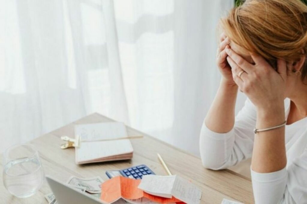 La desaceleración económica del Ecuador y el empleo informal dificultan el pago de créditos