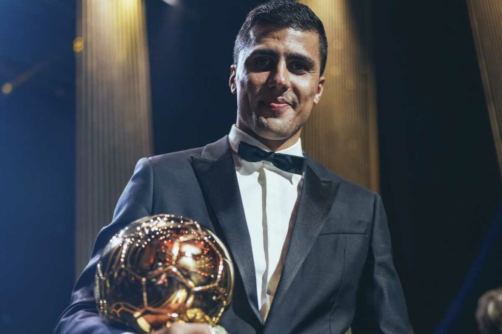 Rodri, mediocampista del Manchester City, ganador del Balón de Oro 2024.